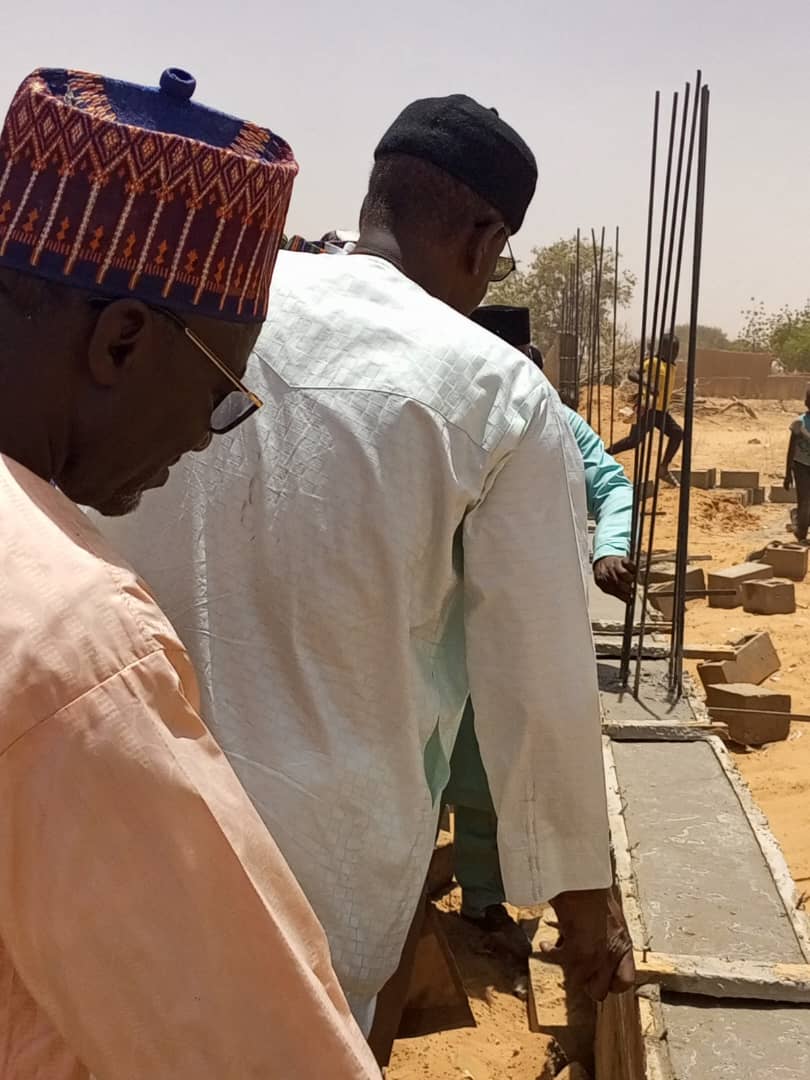 Lire la suite à propos de l’article Le Ministre de l&rsquo;Education Nationale visite le chantier de Construction  de l&rsquo;internat des jeunes filles de Dogon Kirya  (Dongondoutchi)