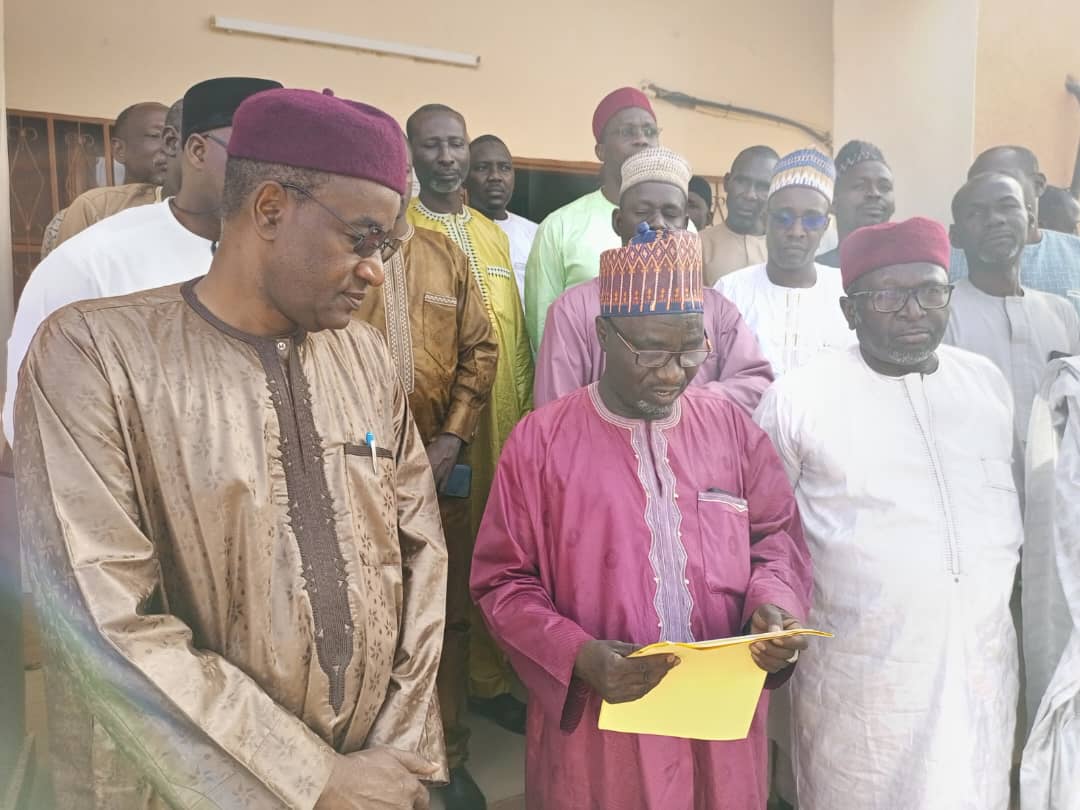 Lire la suite à propos de l’article Poursuite de la mission du Ministre de l&rsquo;Education, le Pr Ibrahim Natatou, dans la région de Dosso du  26  au 28 avril 2023