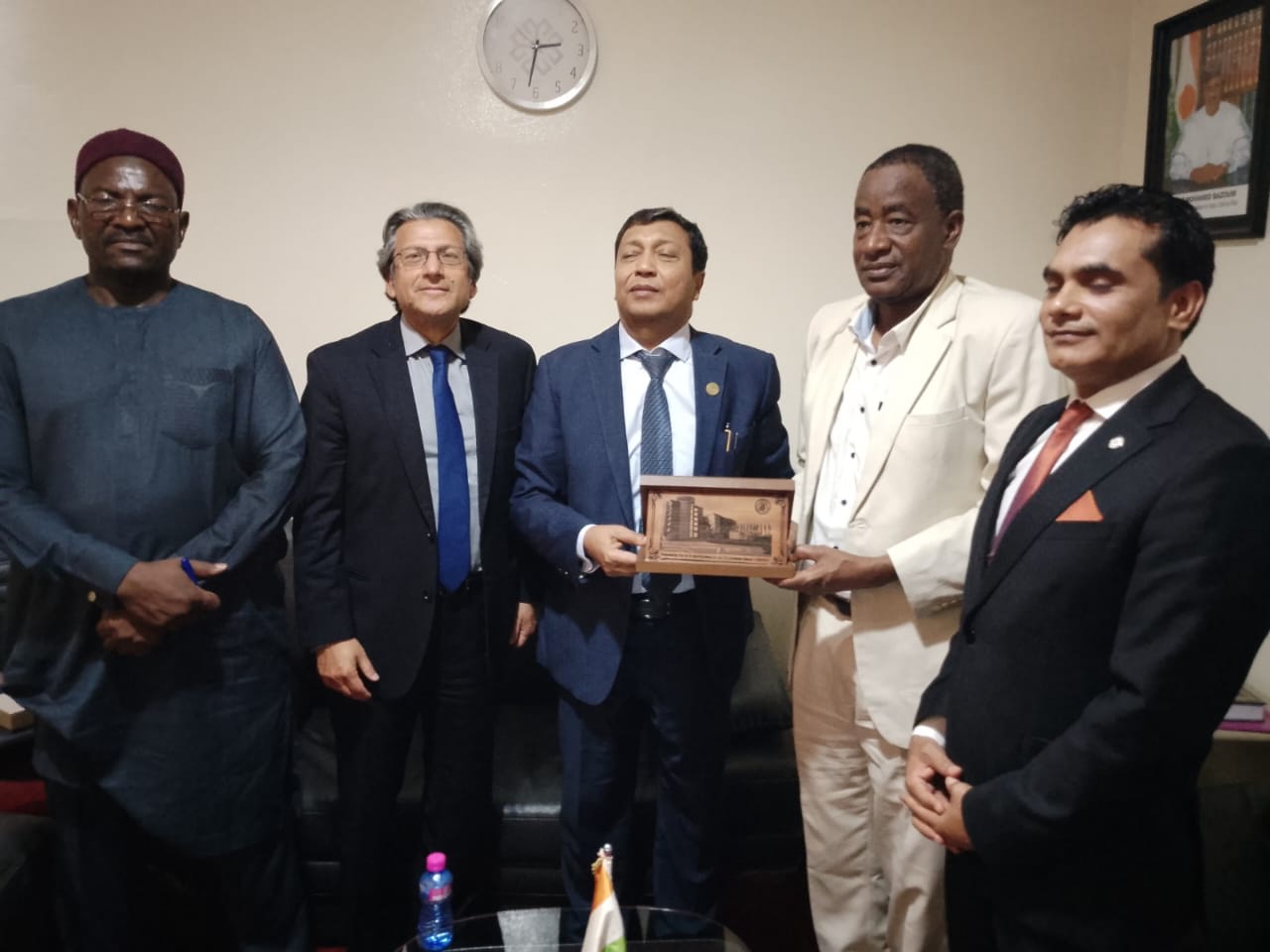 Lire la suite à propos de l’article Rencontre de travail entre le Ministère de l’Education nationale et une délégation de la Commission Nationale pour l’UNESCO – l’ICESCO, ce jour, mercredi 17 mai 2023.