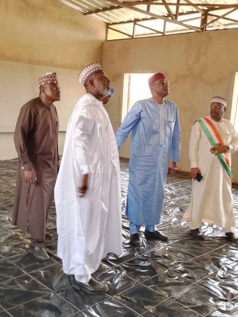 Lire la suite à propos de l’article Poursuite de la mission du ministre de l&rsquo;Education nationale, Pr Ibrahim Natatou dans la région de  Tillabéry